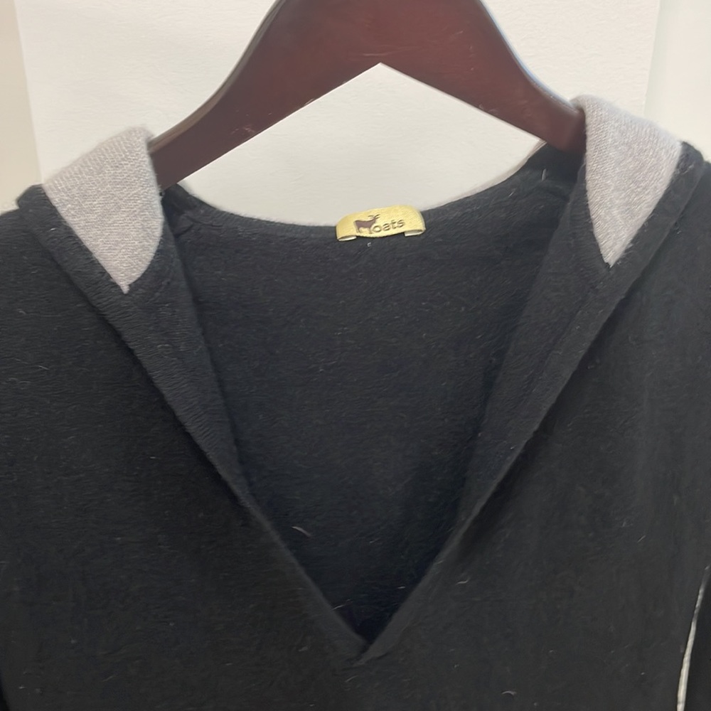 Sweater - Picture 2 of 10